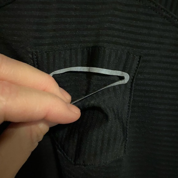 NWOT ATHLETA  ATHLEISURE TOP SIZE XS 2 TONE BLACK - Picture 5 of 9